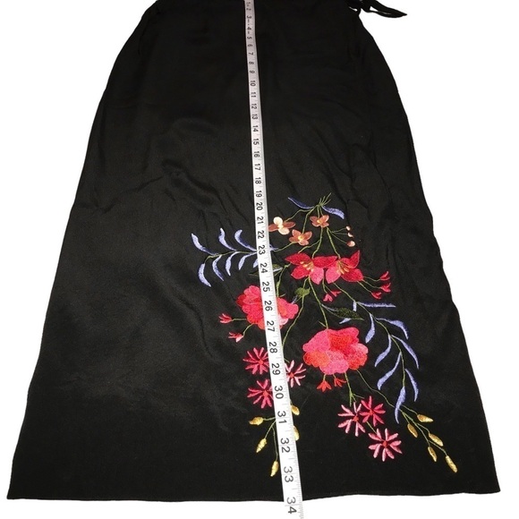 Woman’s Wrap Skirt 100% Silk Floral Embroidered Wrap Tie Maxi Skirt Black Size 6 - Picture 8 of 8